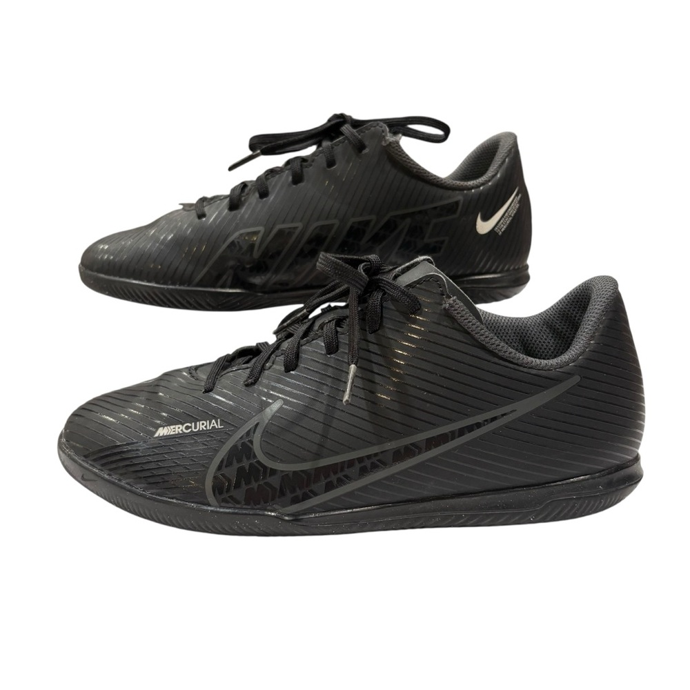 Youth Big Kids Size 5.5Y Nike Girls Boys Turf Cleats Indoor Soccer Shoes Sports